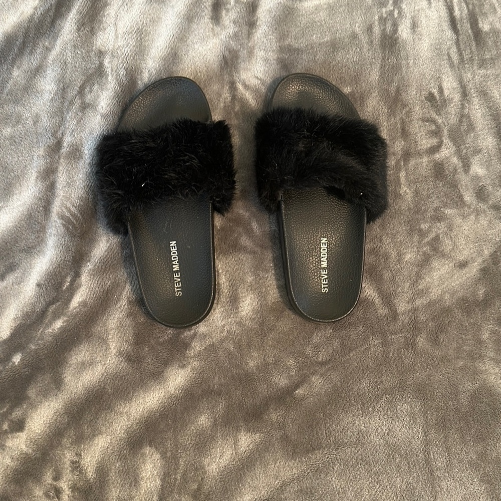 Fur slippers